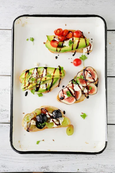 Bruschetta with fresh vegetables — Stock Photo, Image