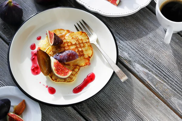 Frittelle brunch con marmellata di fichi — Foto Stock