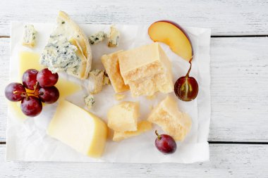 Şarküteri peynir üzüm ile