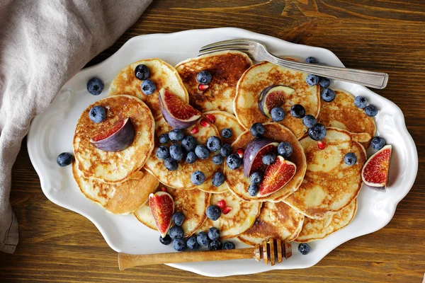 Pancakes with blueberries and figs — Stock Photo, Image