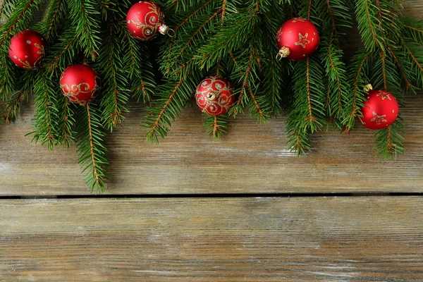 Fundo de Natal com bugiganga vermelha — Fotografia de Stock