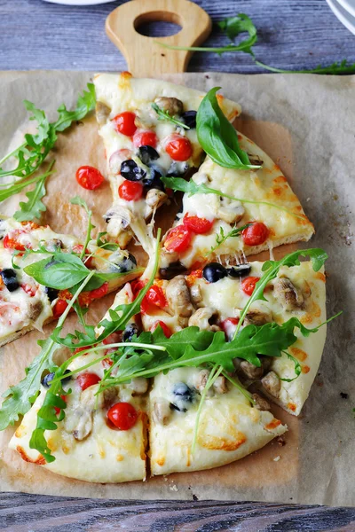 Cheese pizza with mushrooms and cherry tomatoes — Stock Photo, Image