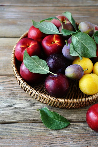 Fresh and ripe plums on plate — Stock Photo, Image