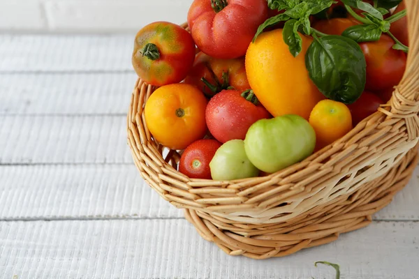 Ripe tomatoes mix in basket — Stock Photo, Image