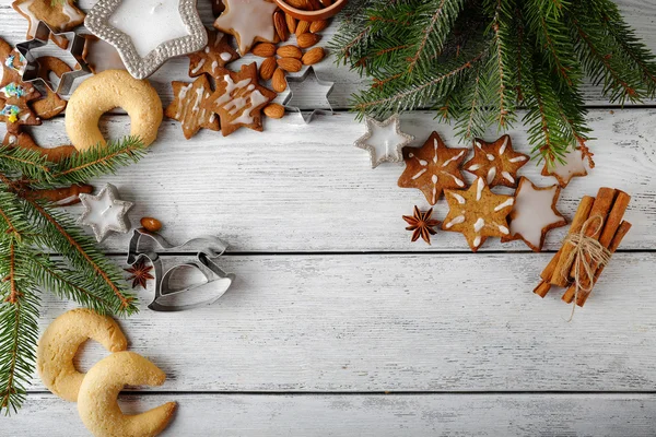 Galletas de jengibre de Navidad en las tablas — Foto de Stock