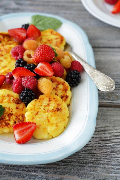 Pancakes with fresh berry — Stock Photo, Image