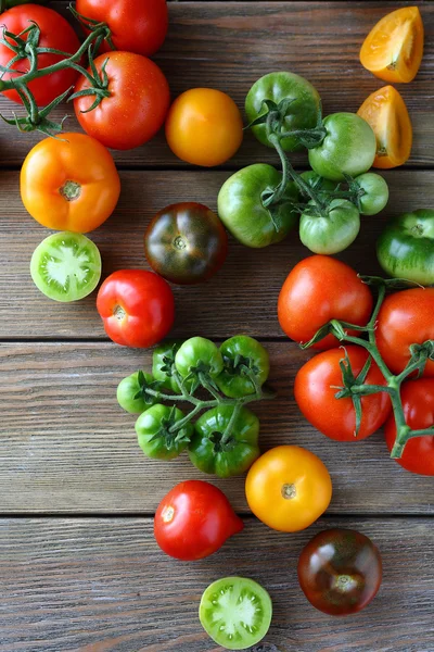 Assorted organic tomatoes on boards — Stock Photo, Image