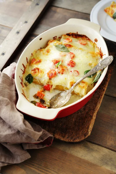 Cannelloni avec sauce au fromage — Photo