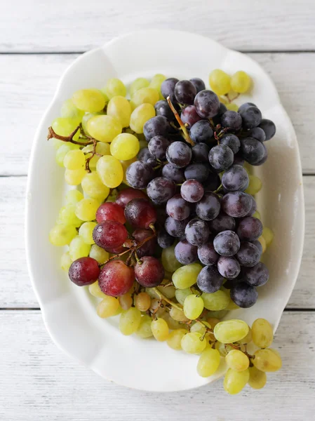 Sweet grapes on old vintage plate — Stock Photo, Image
