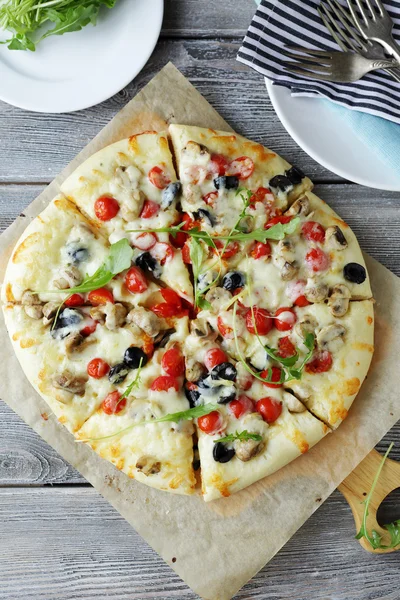 Leckere Pizza an Bord — Stockfoto