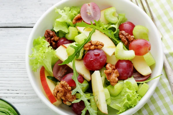 Waldorfsalade in kom — Stockfoto