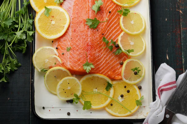 Raw salmon fillet on baking dish — Stock Photo, Image