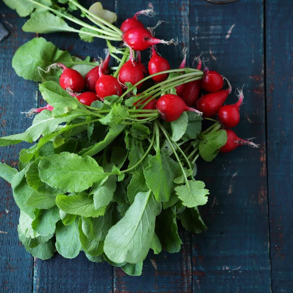 Bunch fresh radish on table — Stock Photo, Image