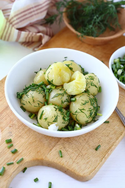 Unga kokt potatis — Stockfoto