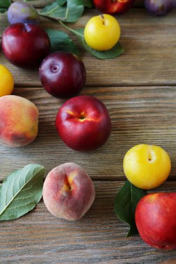 nektarin ve şeftali ahşap kurullarında