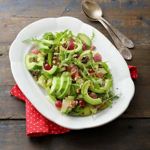 Gemüsesalat mit Avocado — Stockfoto