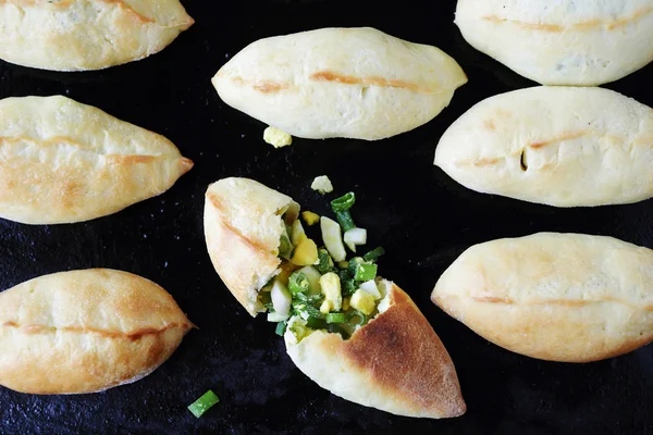 Torta con uova e cipolle verdi — Foto Stock