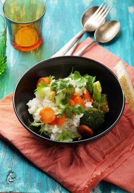 Kavrulmuş sebze ile pirinç