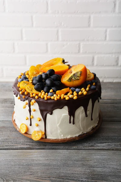 Cake with autumn fruits on top — Stock Photo, Image