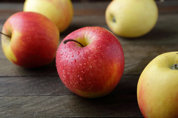 Apples on old dark boards — Stock Photo, Image