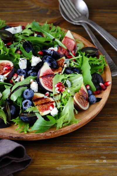 Salada de figos com queijo — Fotografia de Stock