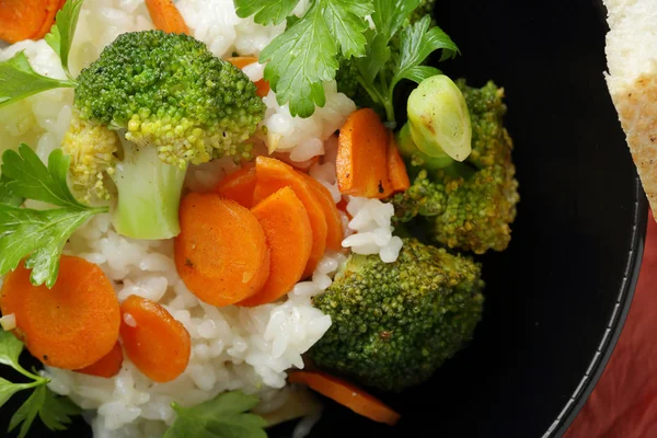 Vegetariskt ris i skål — Stockfoto