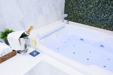 Şampanya ve Jakuzi Spa