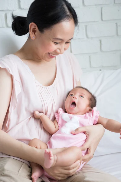 Mutter und Baby — Stockfoto