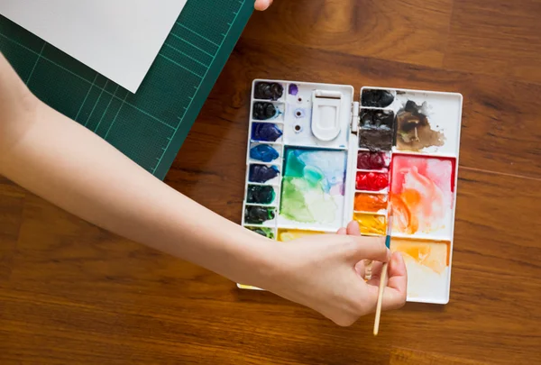 Paintbrush and paint palette — Stock Photo, Image