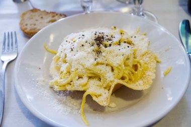 CF. cacio ve pepe makarna