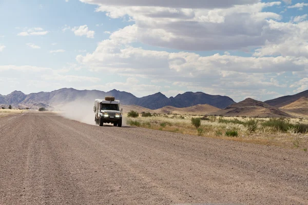 Driving in a dirt road, Namibia — Stock Photo, Image
