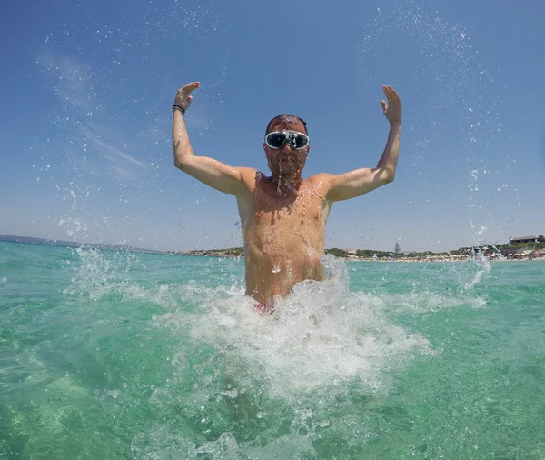 Jumping in the sea — Stock Photo, Image