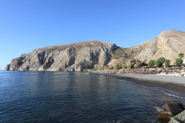 Santorini 'deki Kamari plajı, Cyclades Adası, Yunanistan