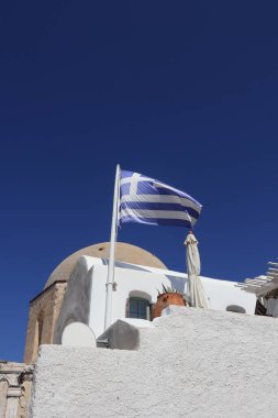 Yunanistan 'ın Santorini kentinde Yunan bayrağı