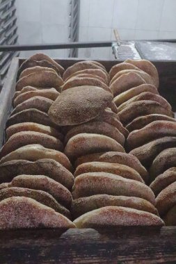 Taze Pişmiş Geleneksel Ekmek Ekmekleri