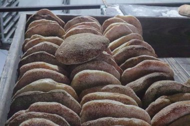Taze Pişmiş Geleneksel Ekmek Ekmekleri