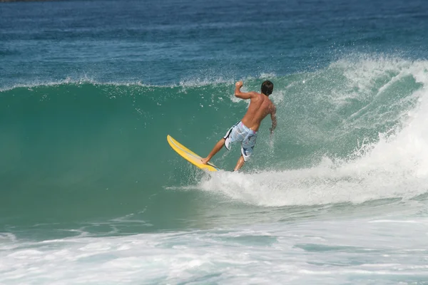 Junge beim Surfen — Stockfoto