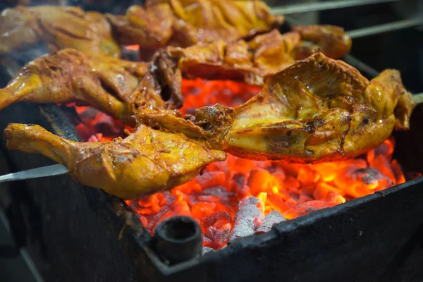 Espetos de frango a carvão Imagem De Stock