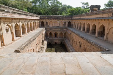 Gandhak Bauli, Mehrauli Köyü Yeni Delhi, Hindistan