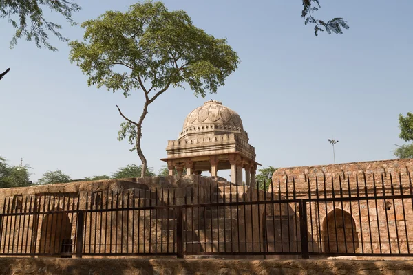 Archeologisch gebouw, Mehrauli Archeologisch Park, New Delhi — Stockfoto