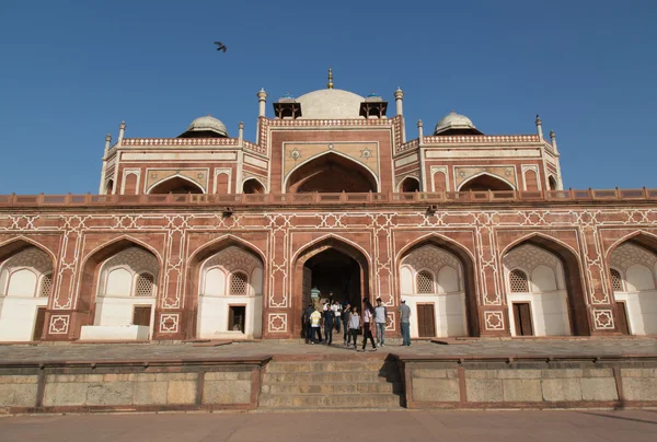 Turistas no túmulo do Humayun, Old Delhi, Índia — Fotografia de Stock