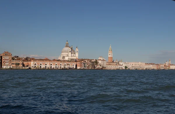 Vista del paseo marítimo de Venecia y Magazzini del Sale, Venecia, Italia — Foto de Stock