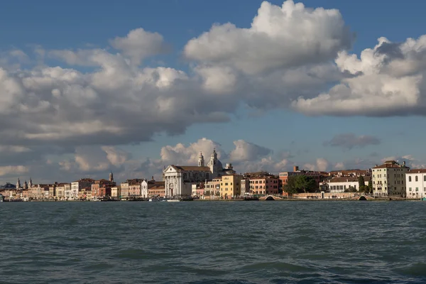 Vista del paseo marítimo de Zattere, Venecia, Italia — Foto de Stock