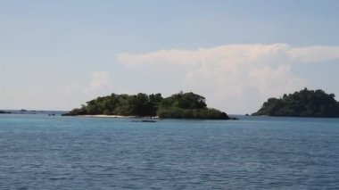 Küçük adalar Koh Chang, Tayland çevresinde