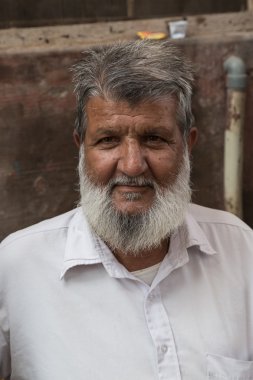 Hintli adam beyaz sakallı