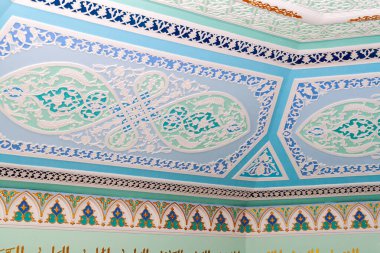 Ufa, Rusya, 06 / 27 / 2020. Müslüman camiinin iç dekorasyonu. Müslüman süsü.