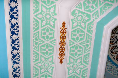 Ufa, Rusya, 06 / 27 / 2020. Müslüman camiinin iç dekorasyonu. Müslüman süsü.