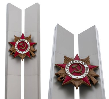 Bir pilona karşı yapılan vatanseverlik savaşı emri. Beyazda izole edilmiş. Büyük Vatanseverlik Savaşı 'nın Zaferi Anıtı.