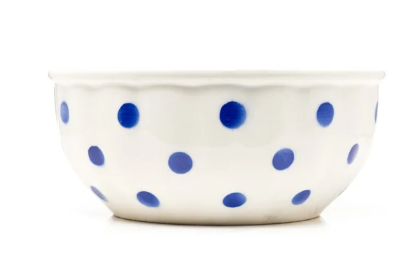 Белый с голубыми точками керамическая чаша — стоковое фото