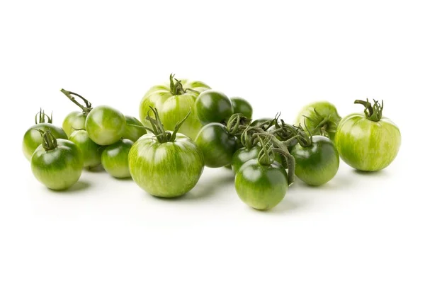 白い背景に熟していない緑色のトマトのヒープは 熟していないトマトを揚げまたは味わうために使用することができ 選択的な焦点 — ストック写真